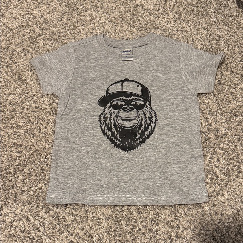 Gray Kids Graphic T-Shirt with Bear in Cap